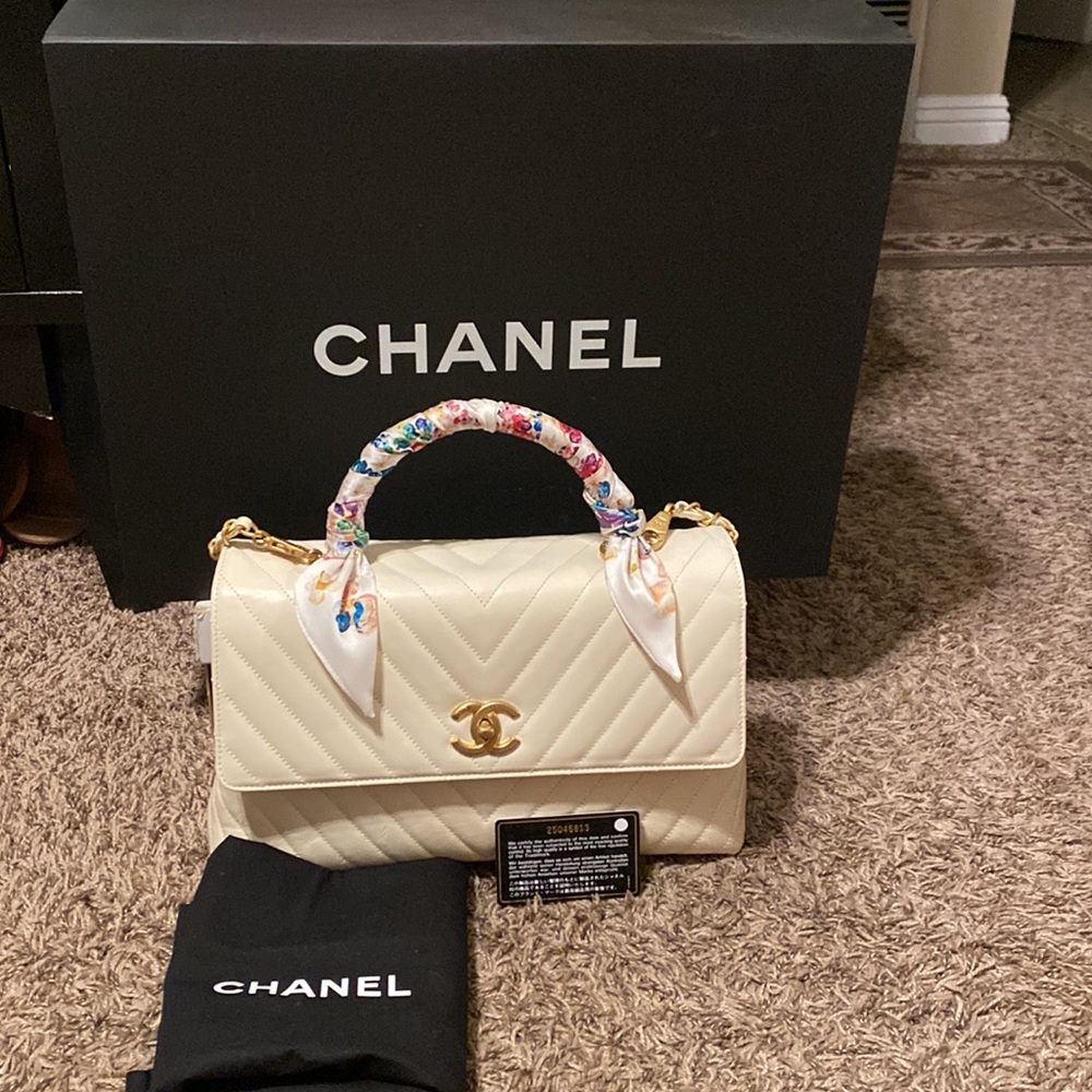 Chanel coco lizard handle chevron calfskin medium size